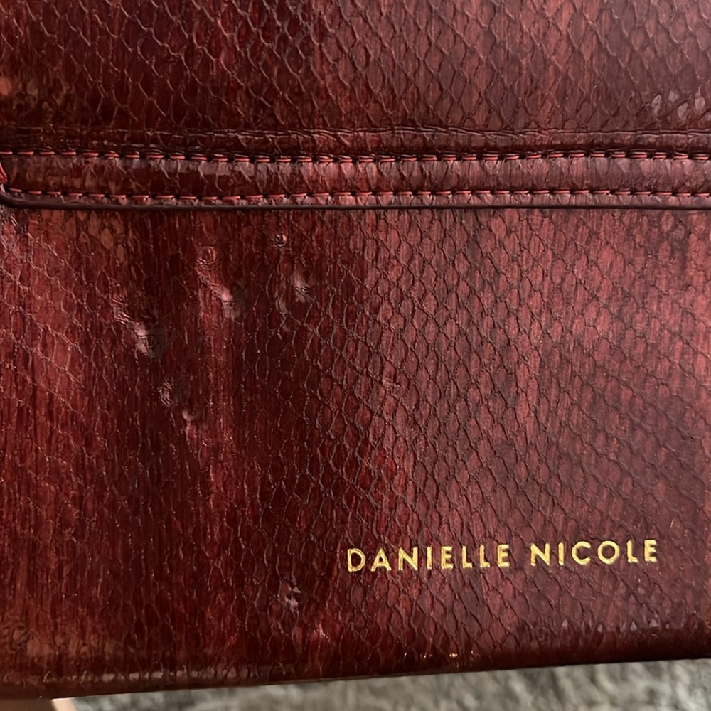 Danielle Nicole Disney Snow White Evil Queen Queen Hearts Shoulder Bag - Picture 5 of 10